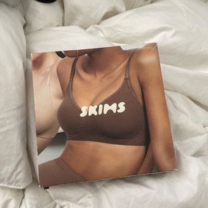 BRAND NEW SKIMS BRA IN SIENNA!!